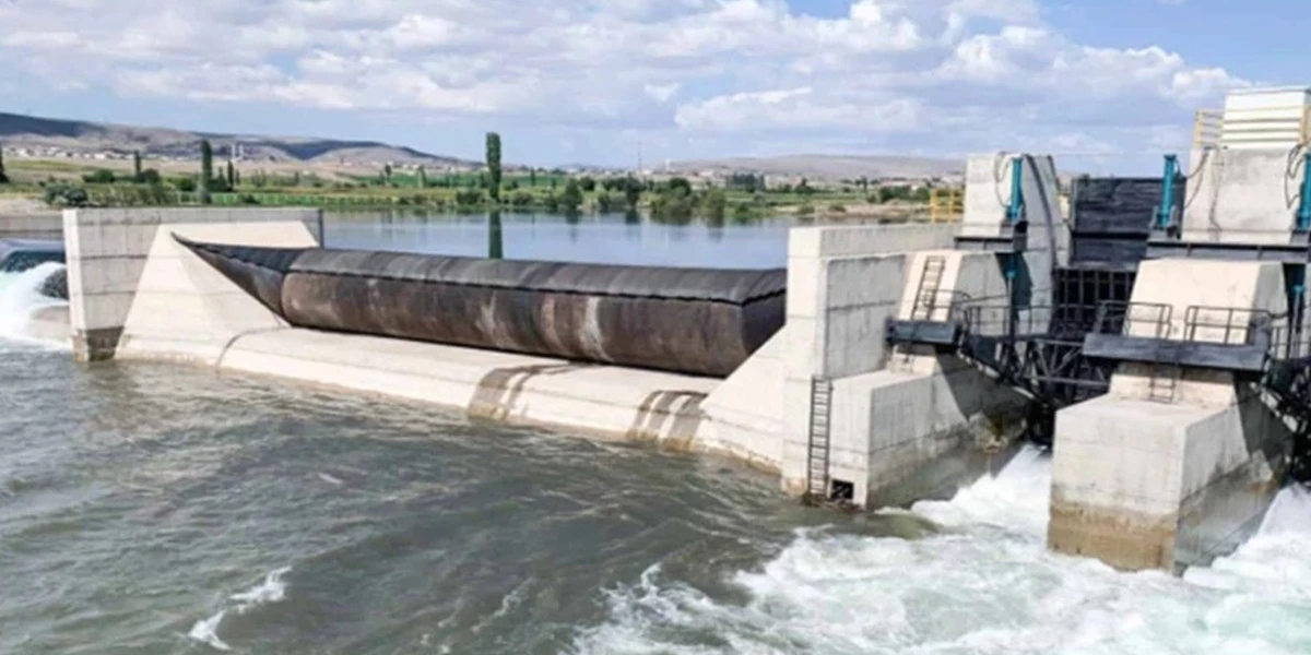 How Sluice Gates Control Water Flow in Canals and Rivers?